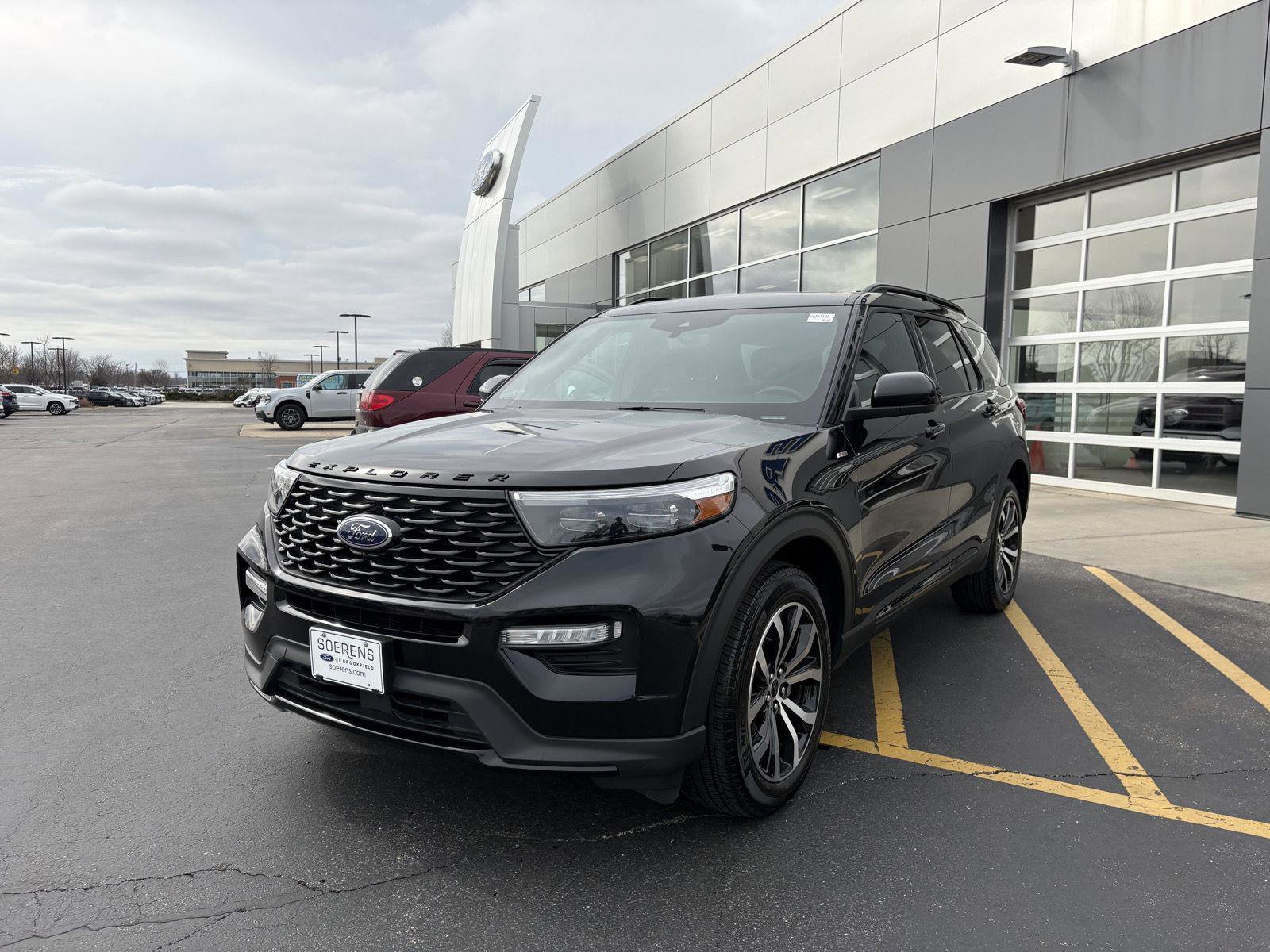 Certified 2022 Ford Explorer ST-Line w/ Class IV Trailer Tow Package image 3