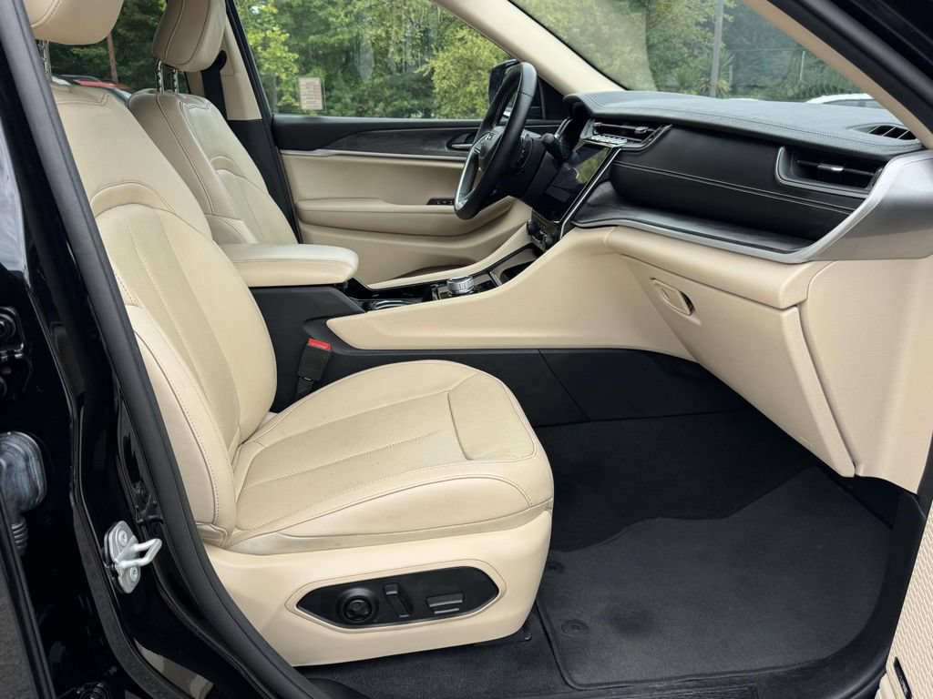 Used 2022 Jeep Grand Cherokee L Limited w/ Luxury Tech Group II AWD/4WD image 15