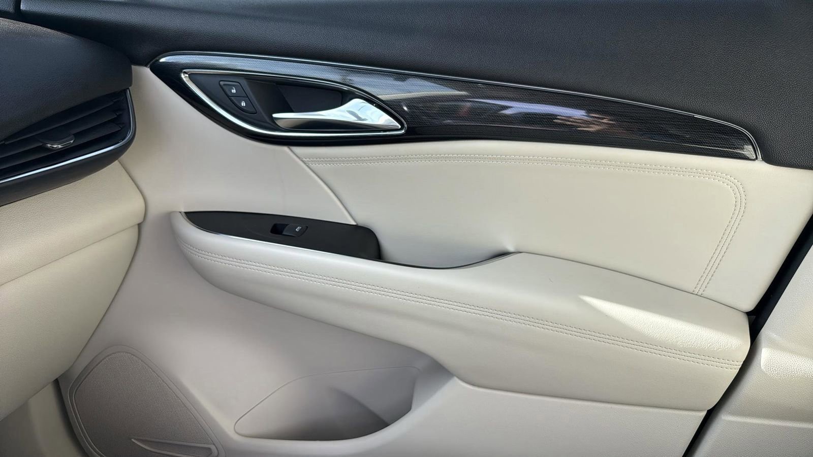 Used 2022 Buick Envision Preferred FWD image 24