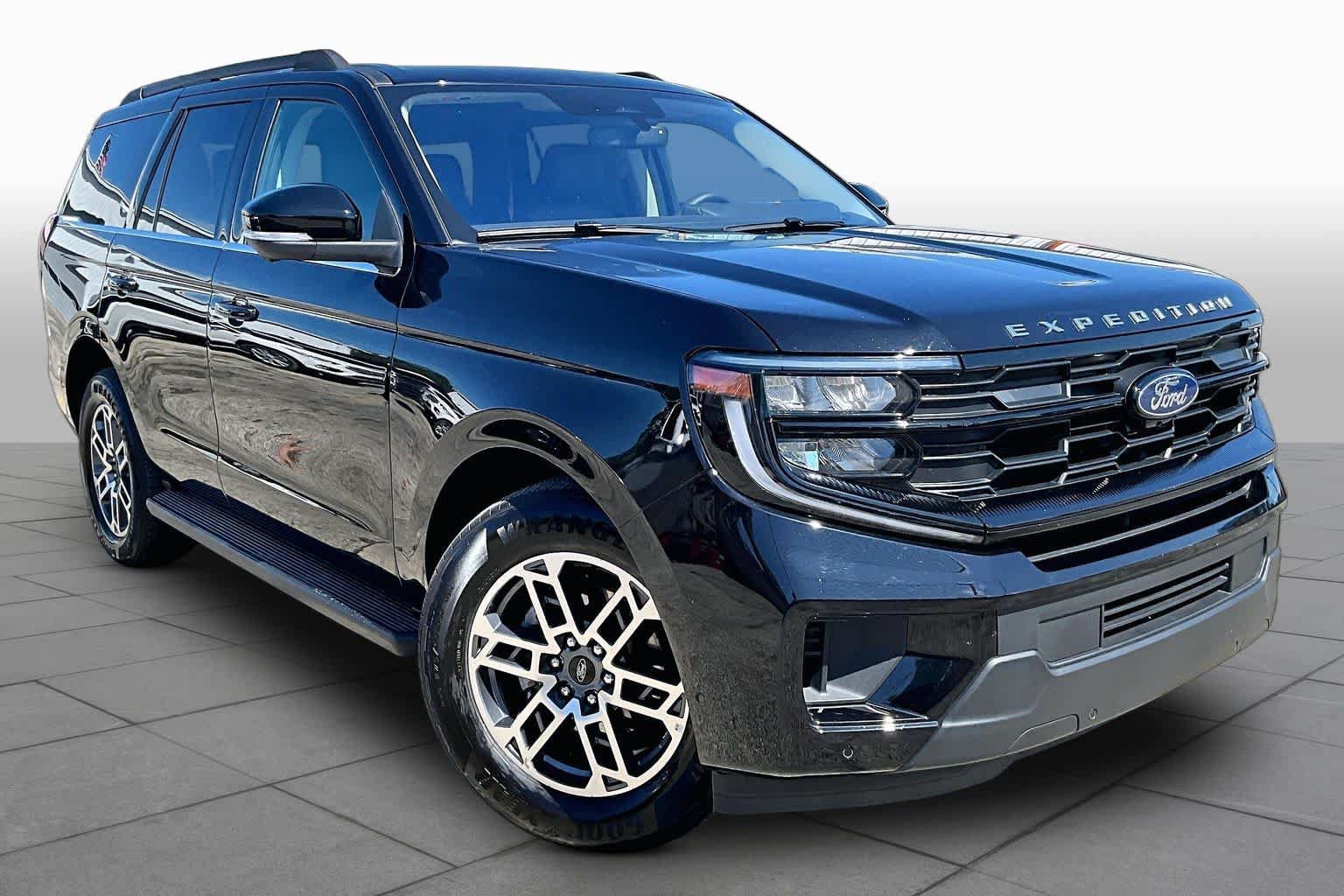 Certified 2025 Ford Expedition Active RWD image 3