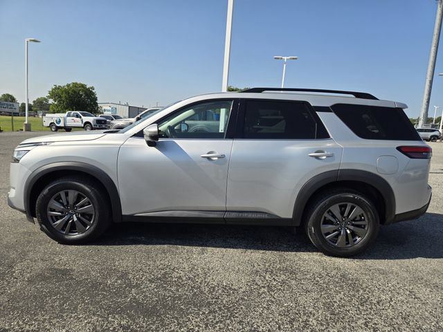 Used 2022 Nissan Pathfinder SV AWD/4WD image 4