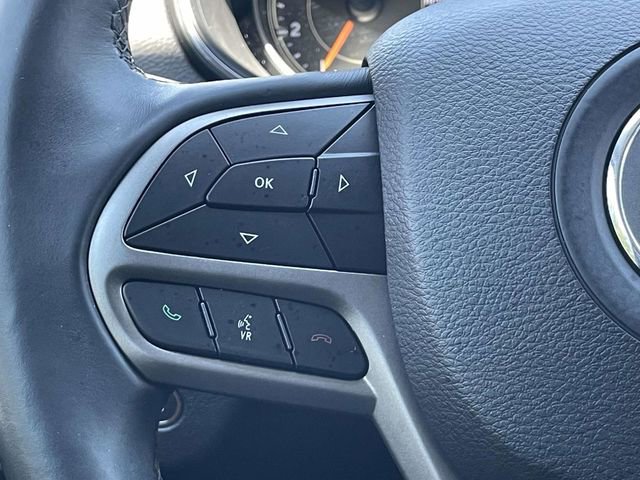 Used 2019 Jeep Cherokee Latitude Plus w/ Comfort/Convenience Group FWD image 16