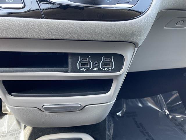 Used 2024 Chrysler Pacifica Touring-L FWD image 27