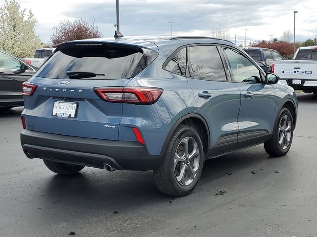 Certified 2025 Ford Escape ST-Line w/ Tech Pack #1 AWD/4WD image 3