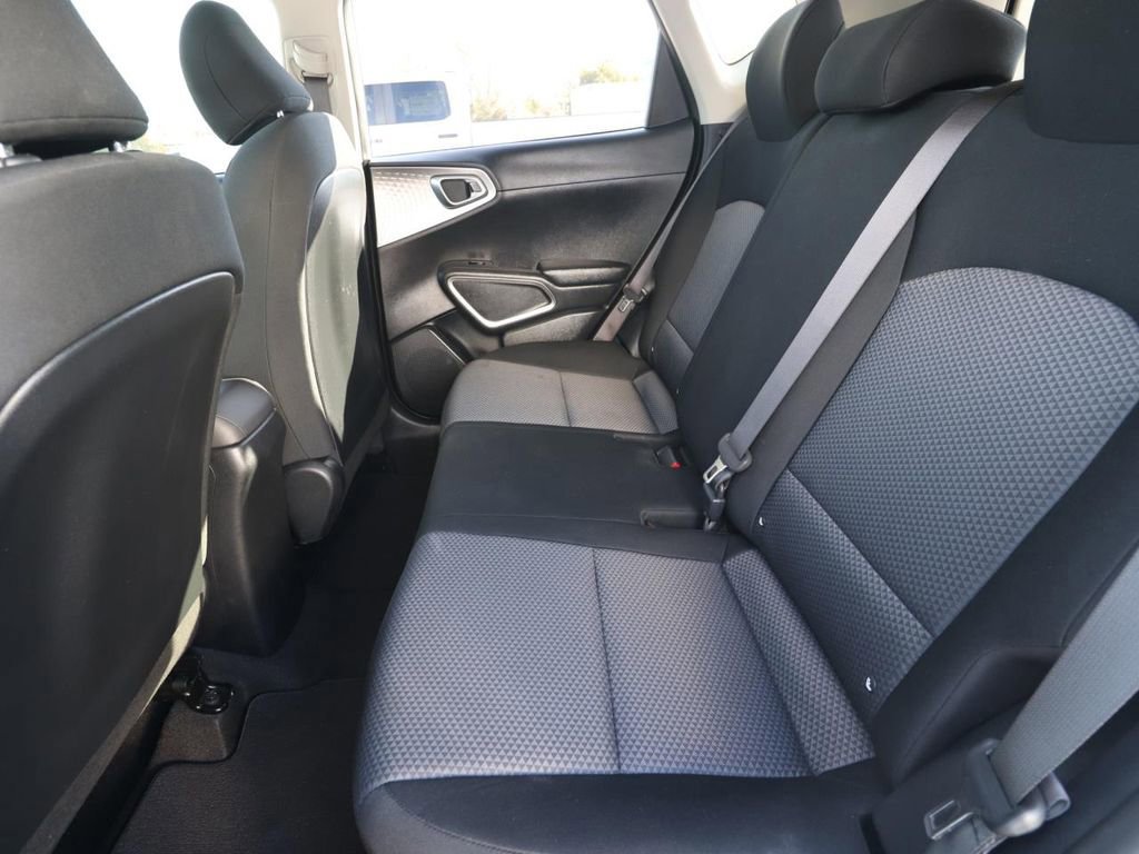 Used 2025 Kia Soul LX w/ LX Technology Package image 12