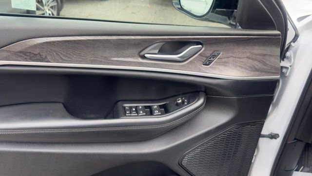 Used 2024 Jeep Grand Cherokee L Limited w/ Luxury Tech Group II image 10