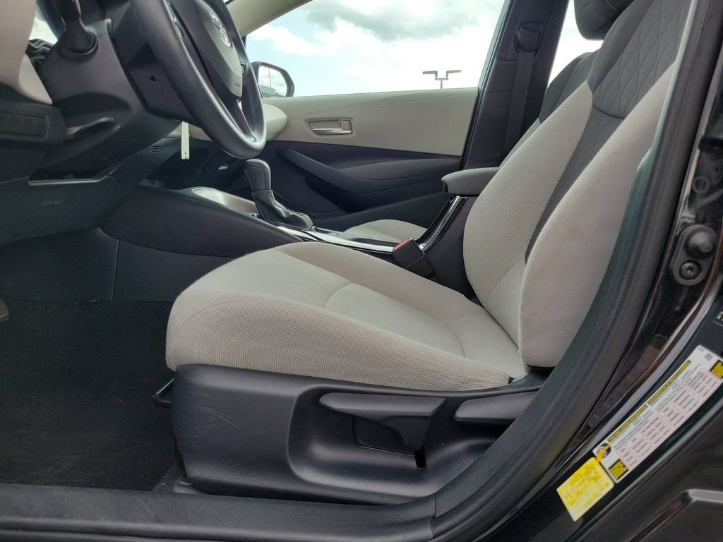Used 2020 Toyota Corolla LE FWD image 19