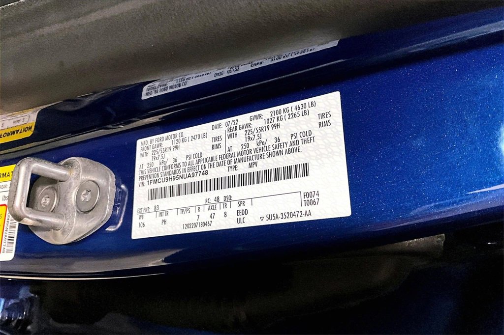 Certified 2022 Ford Escape SEL w/ SEL Stealth AWD Package image 32