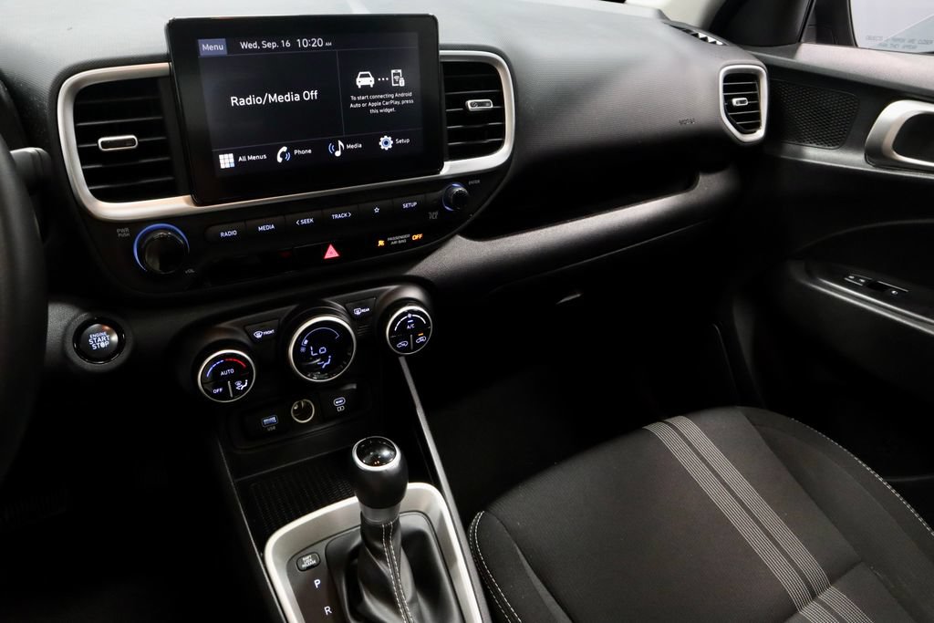 Used 2025 Hyundai Venue SEL FWD image 31