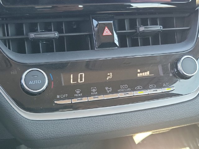 Used 2025 Toyota Corolla LE FWD image 12