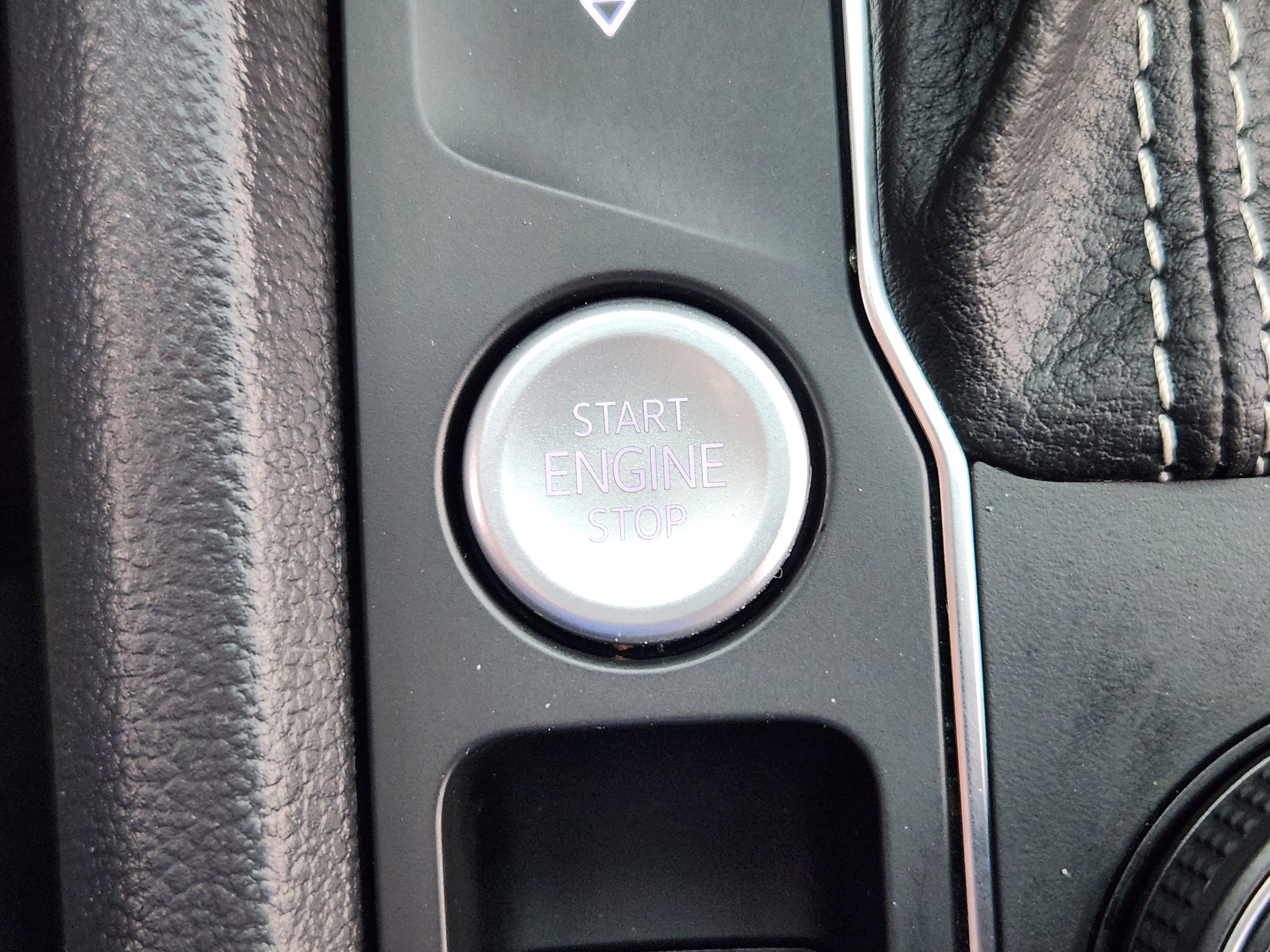 Used 2022 Volkswagen Atlas Cross Sport SE image 26