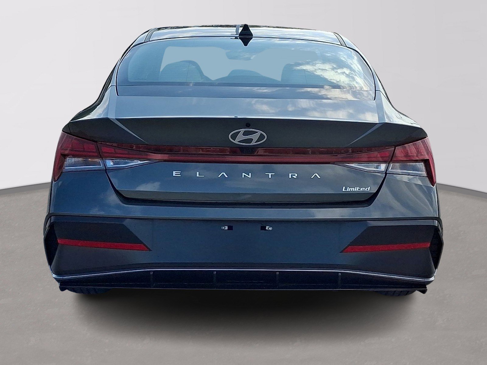 Used 2025 Hyundai Elantra Limited FWD image 5