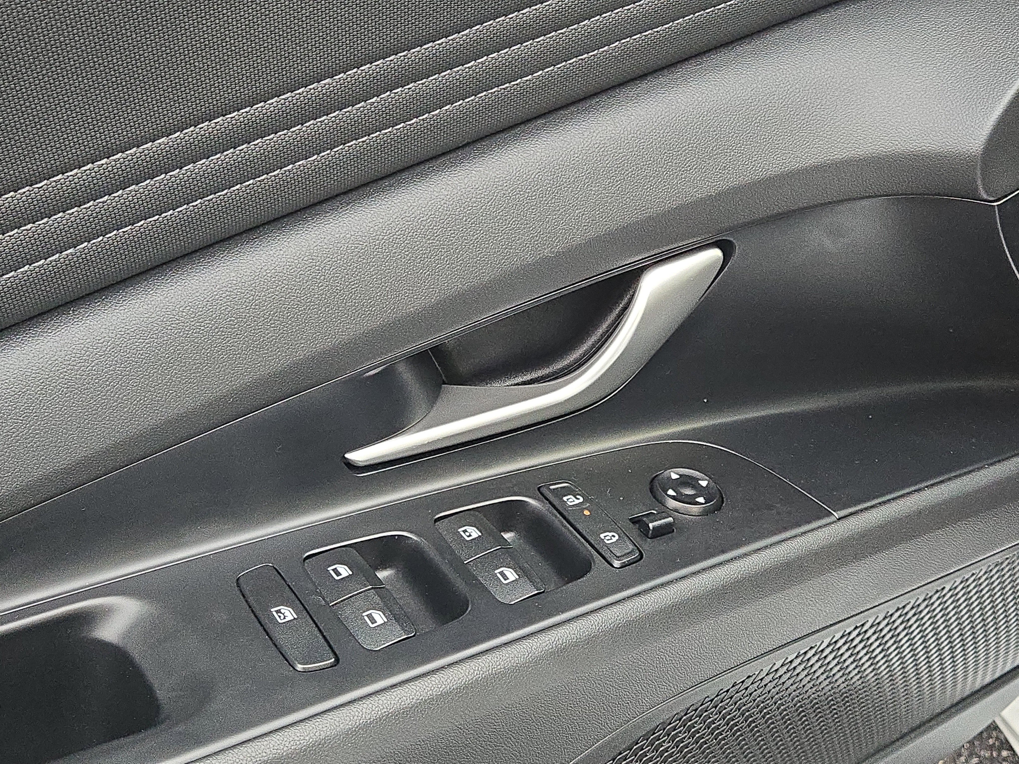 Used 2025 Hyundai Elantra SEL image 20