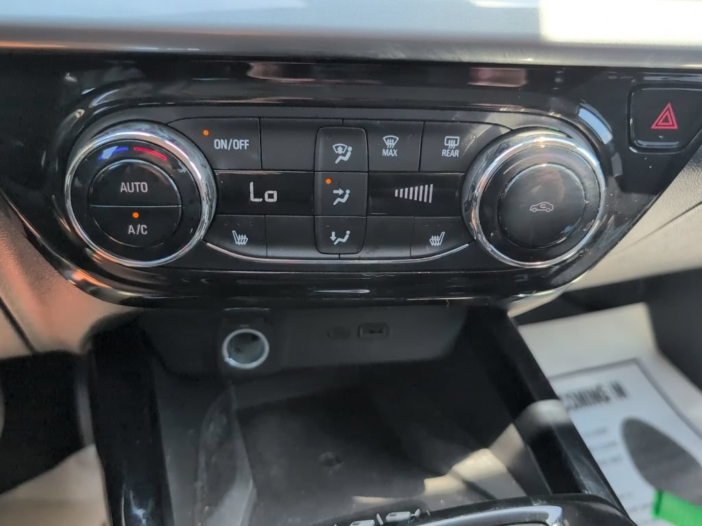 Used 2024 Chevrolet Trax LT w/ Sunroof Package FWD image 19