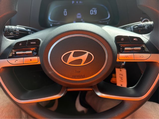Used 2024 Hyundai Elantra SE FWD image 25