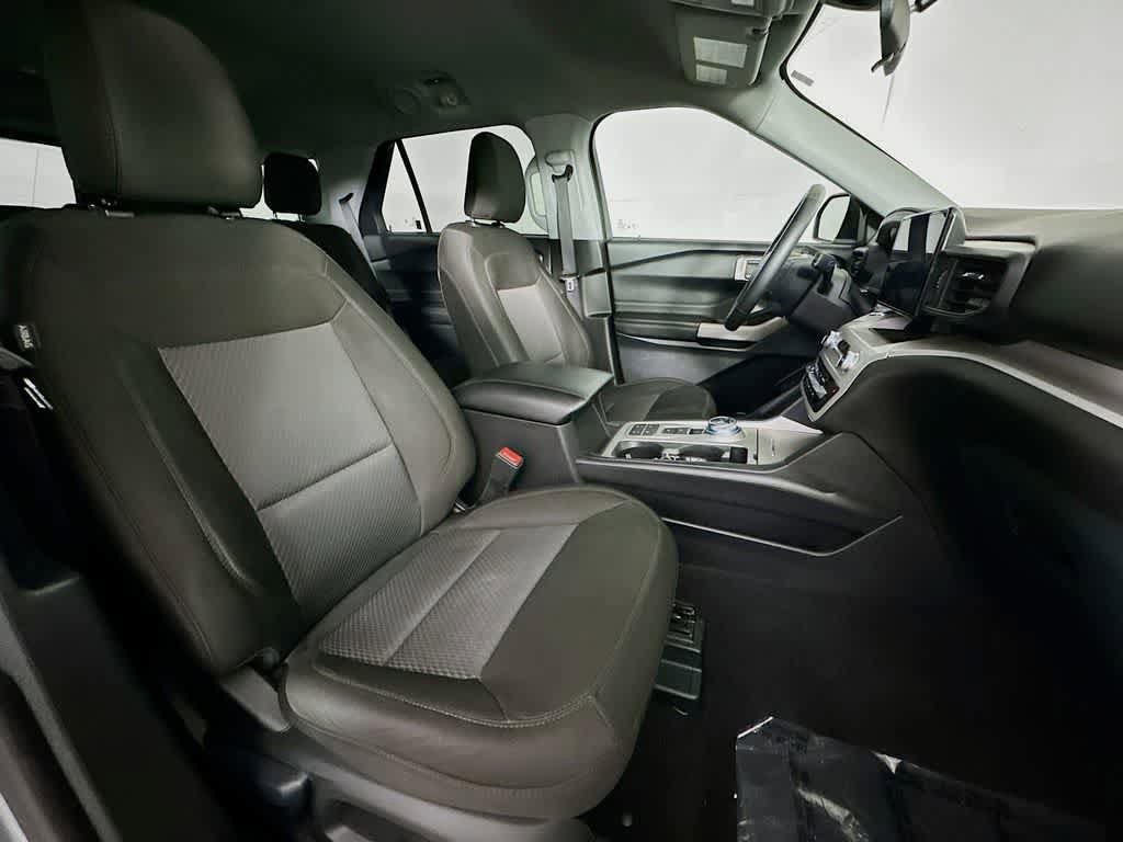 Certified 2024 Ford Explorer XLT RWD image 14