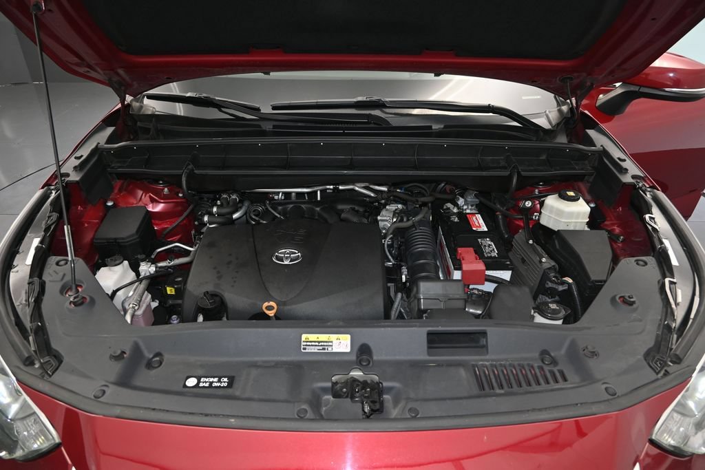 Used 2021 Toyota Highlander XLE FWD image 16