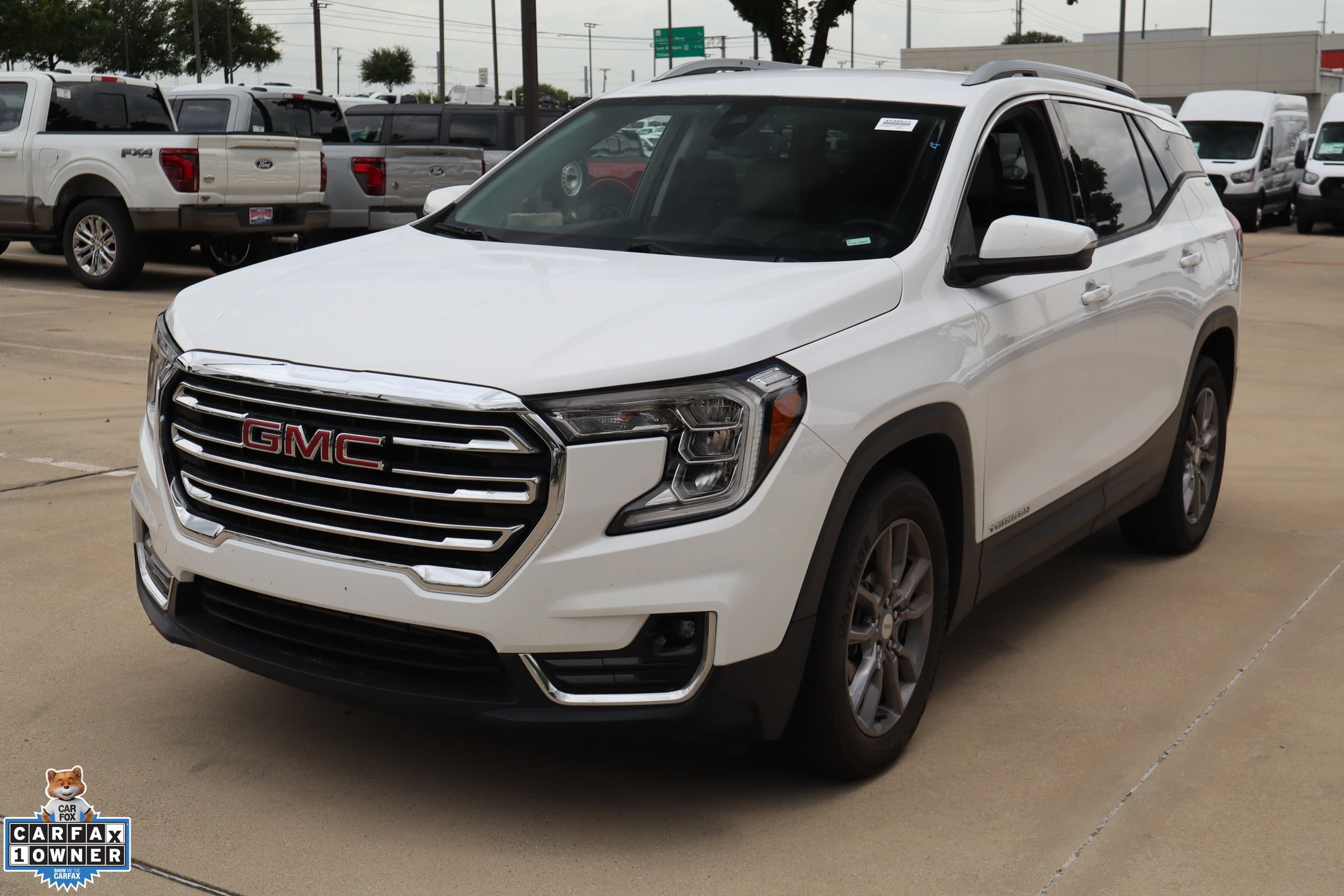 Used 2024 GMC Terrain SLT FWD image 8