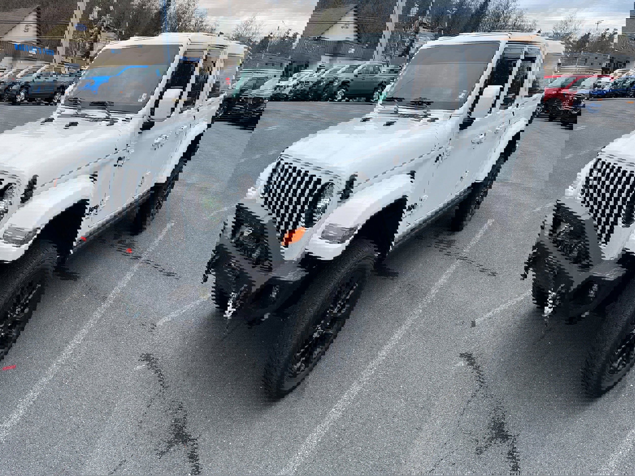 Used 2023 Jeep Gladiator Overland image 2