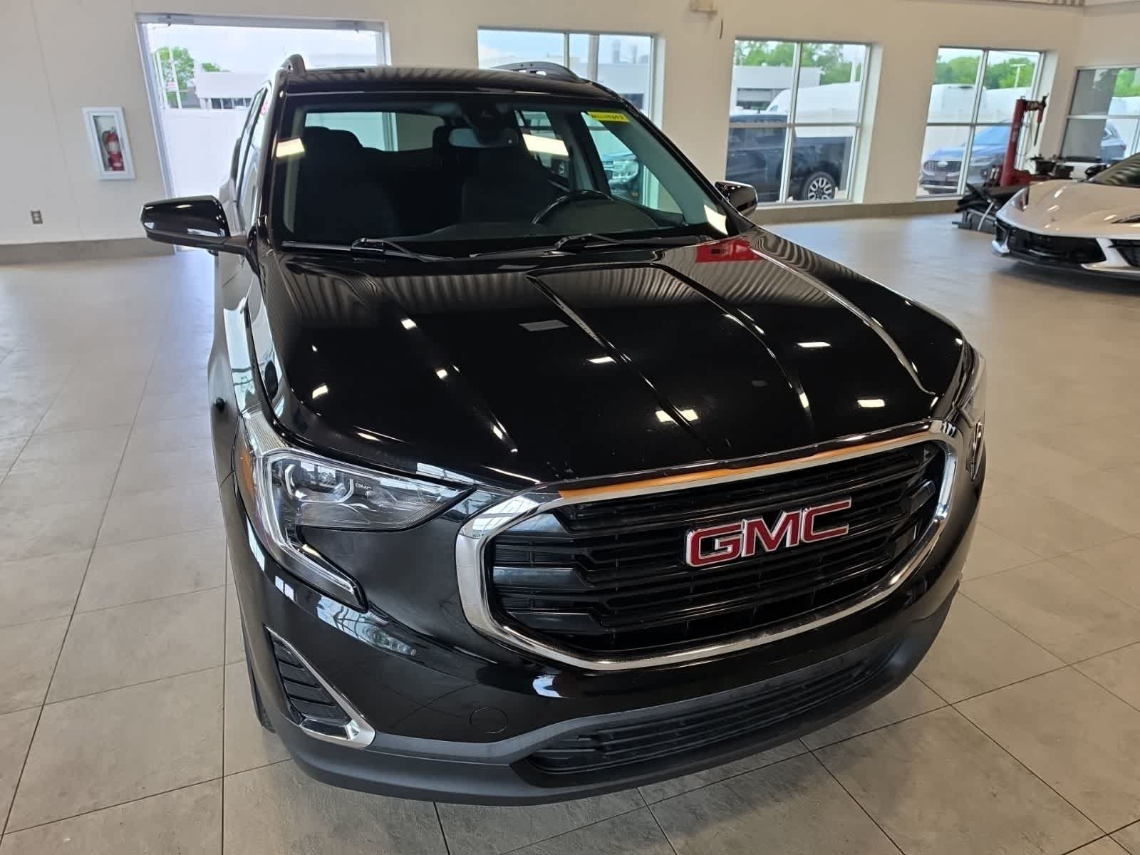 Used 2020 GMC Terrain SLE w/ Driver Convenience Package FWD image 4
