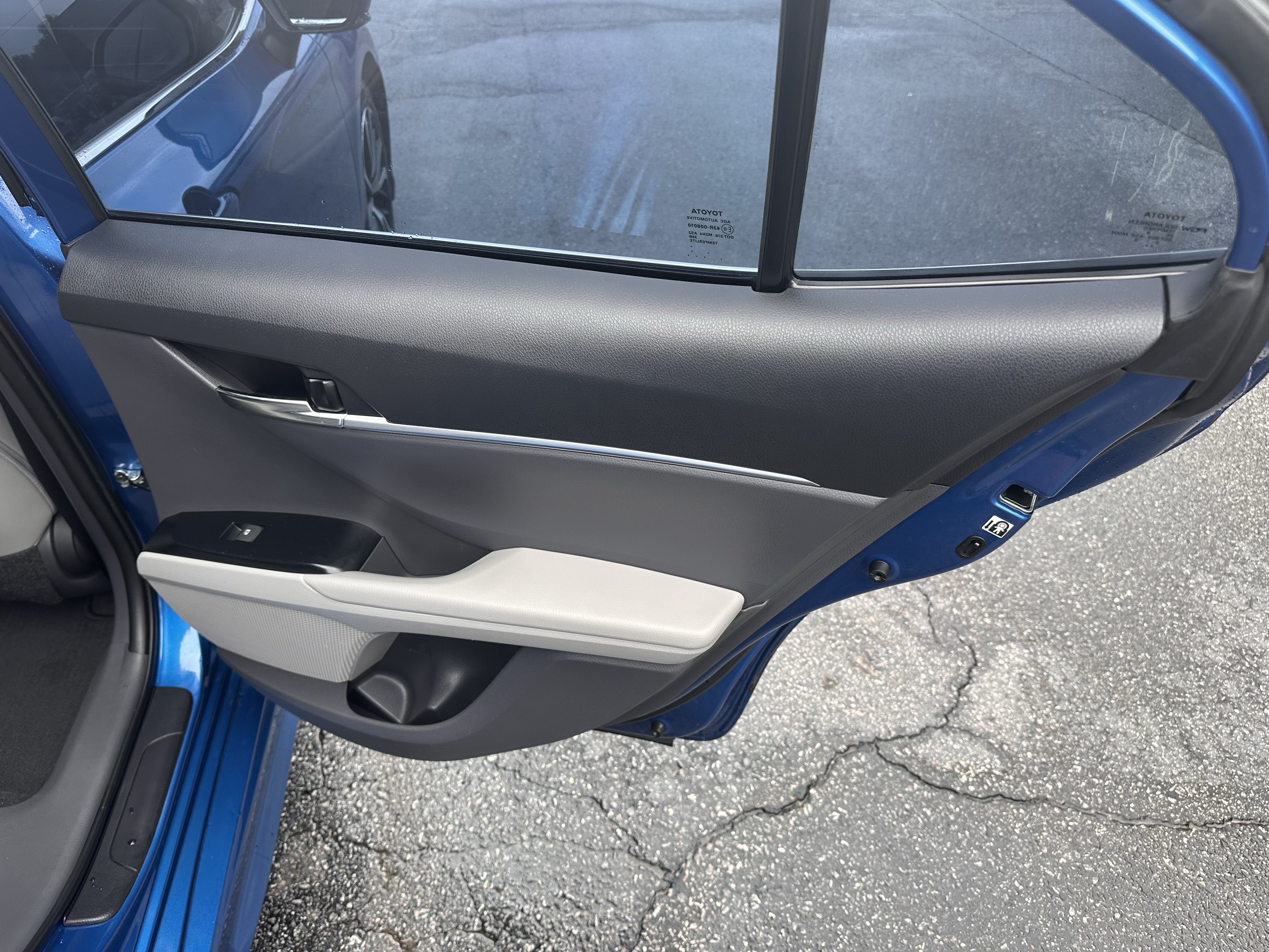 Used 2019 Toyota Camry SE w/ Convenience Package FWD image 15