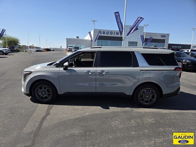 Used 2025 Kia Carnival EX FWD image 4
