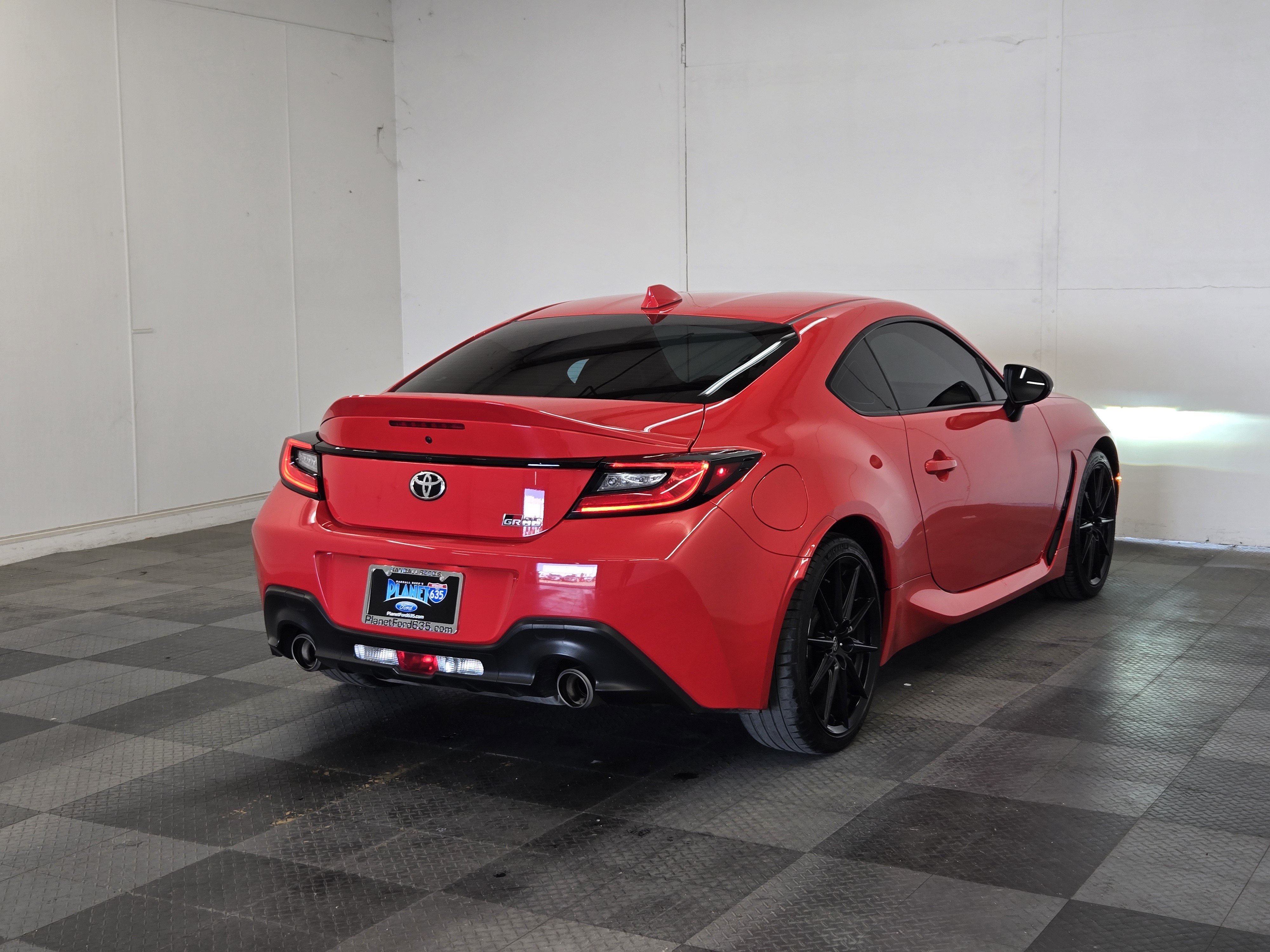 Used 2023 Toyota GR86 Premium w/ ALL Weather Mat Package (TMS) RWD image 7