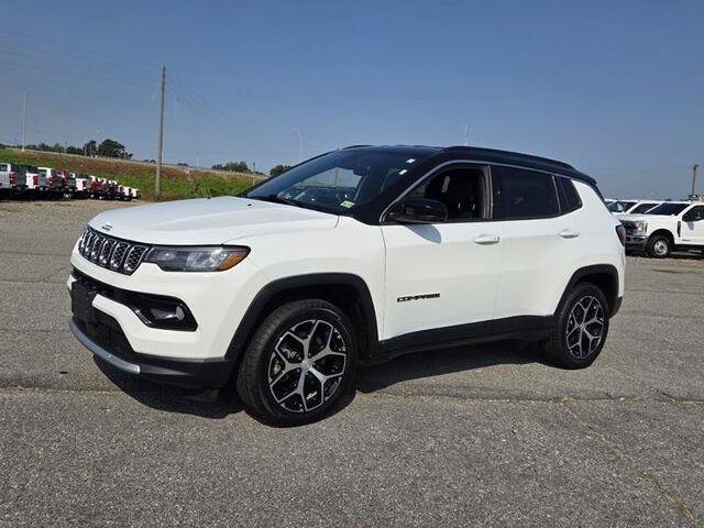 Used 2024 Jeep Compass Limited AWD/4WD image 3