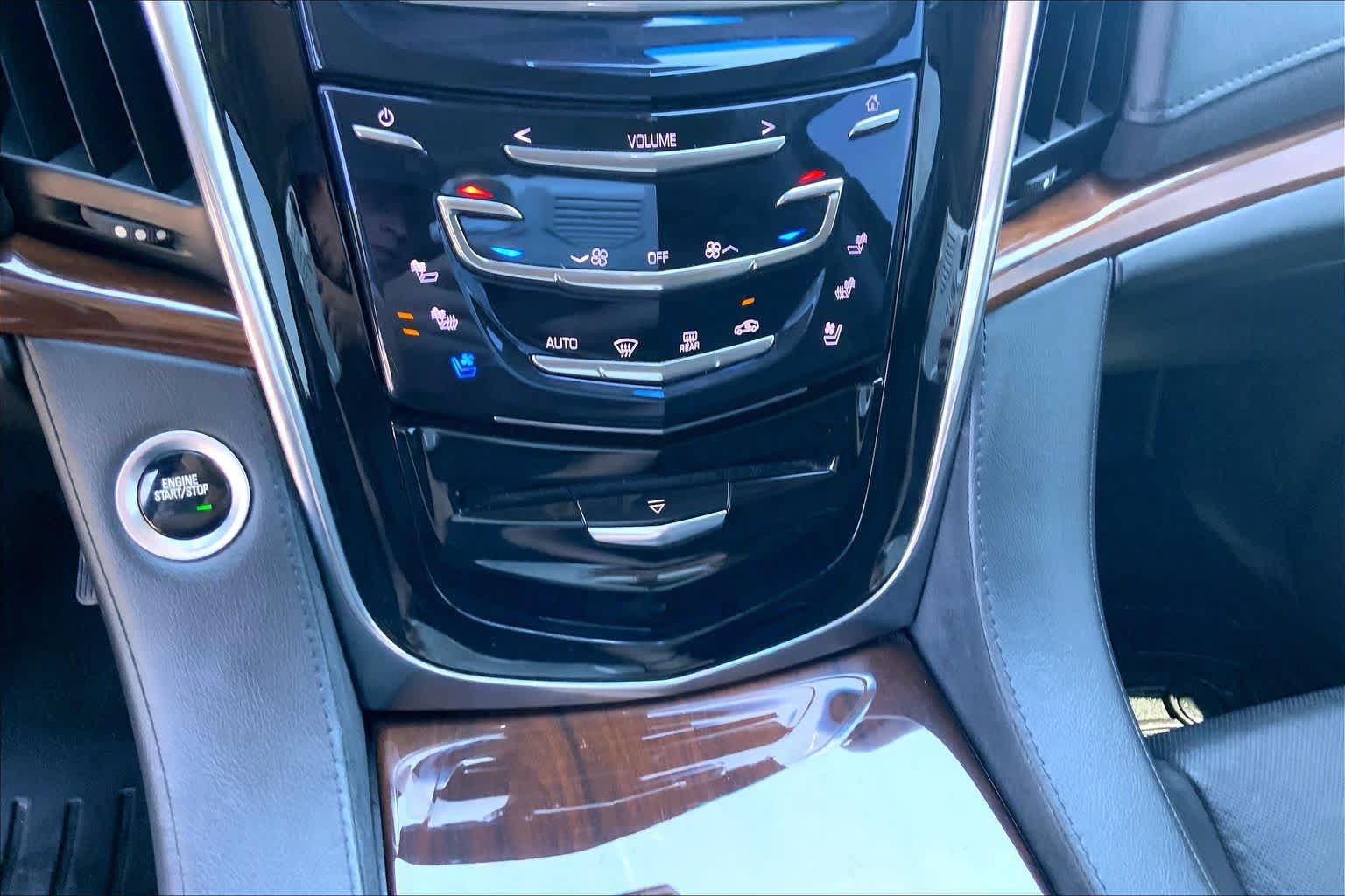 Used 2019 Cadillac Escalade Premium Luxury AWD/4WD image 34