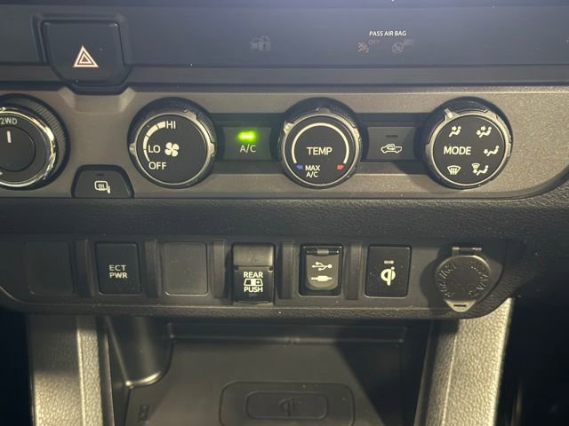Used 2019 Toyota Tacoma TRD Sport AWD/4WD image 32