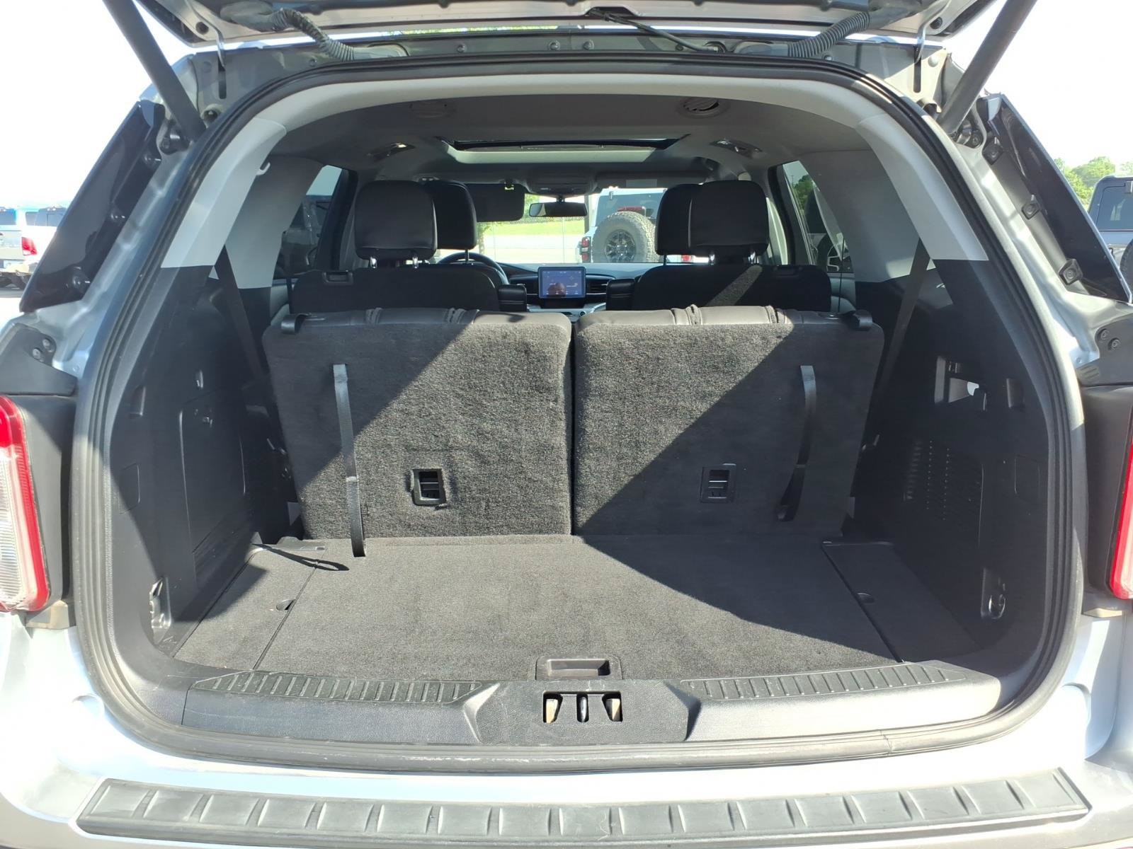 Certified 2022 Ford Explorer XLT w/ Equipment Group 202A RWD image 17