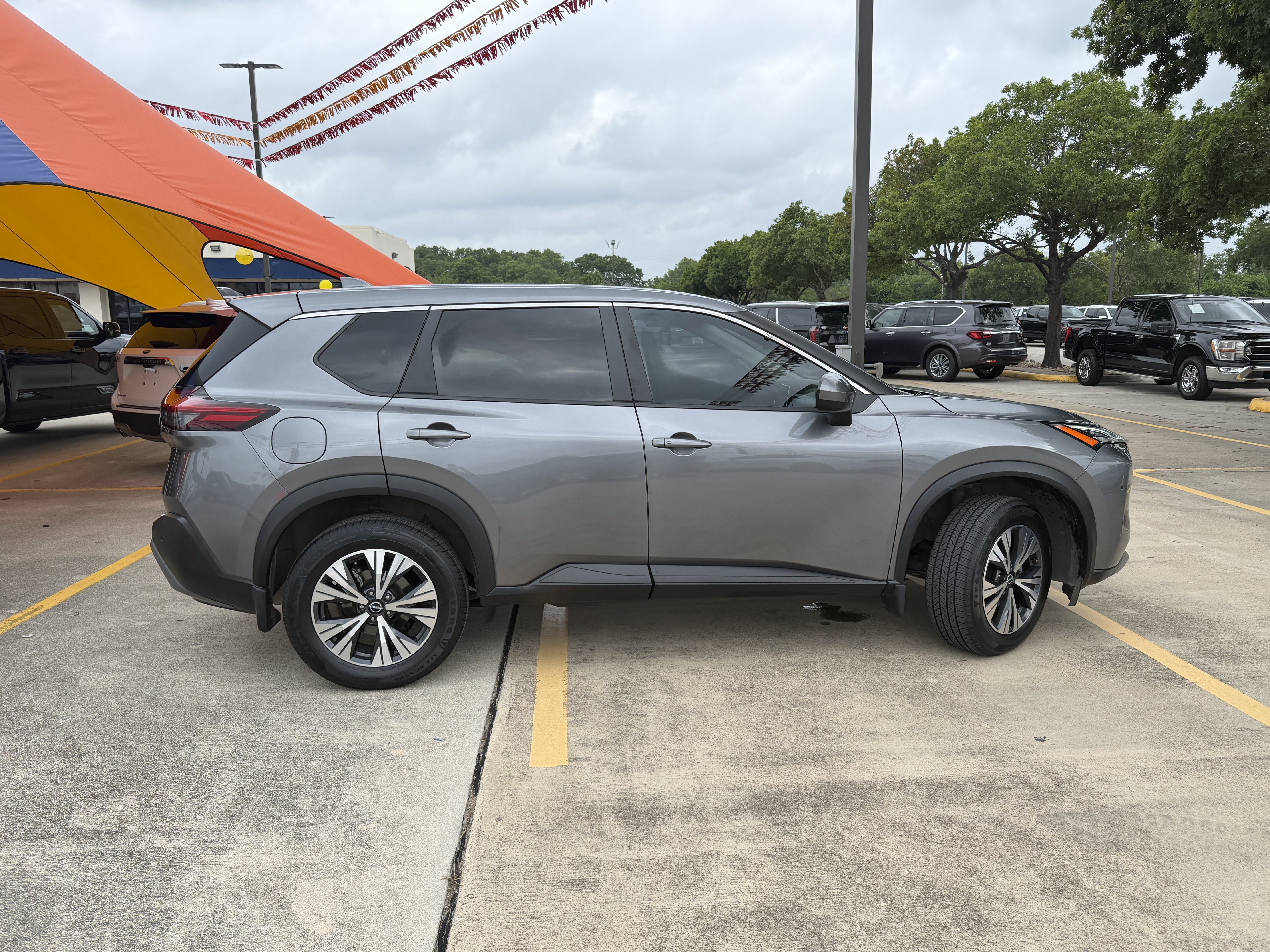 Used 2023 Nissan Rogue SV FWD image 4