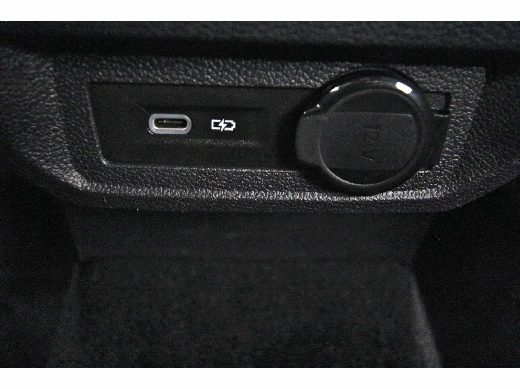 Used 2022 Volkswagen Tiguan SE R-Line FWD image 13