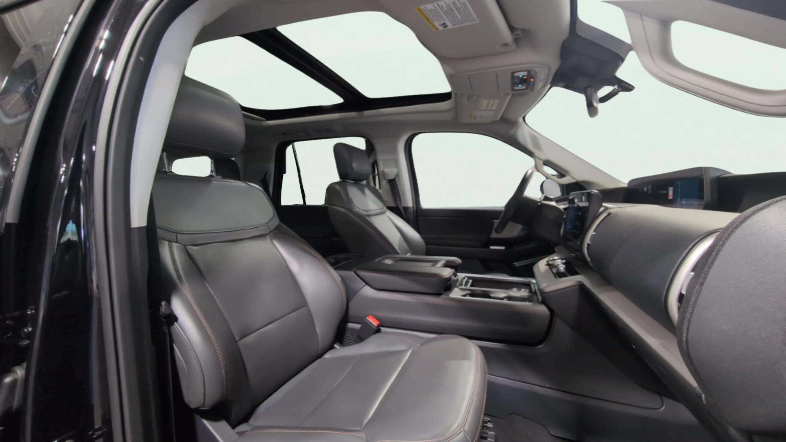 Certified 2025 Ford Expedition Active AWD/4WD image 18