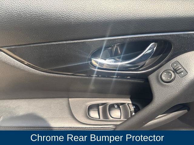 Used 2017 Nissan Rogue SV FWD image 12