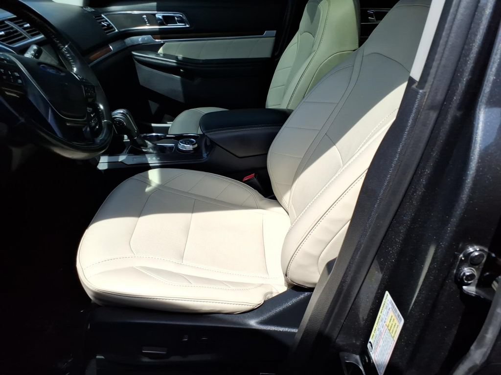 Certified 2019 Ford Explorer Limited w/ Limited Luxury Package AWD/4WD image 10