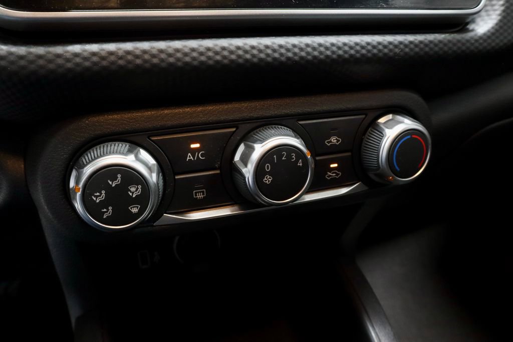 Used 2025 Nissan Kicks Play S image 32