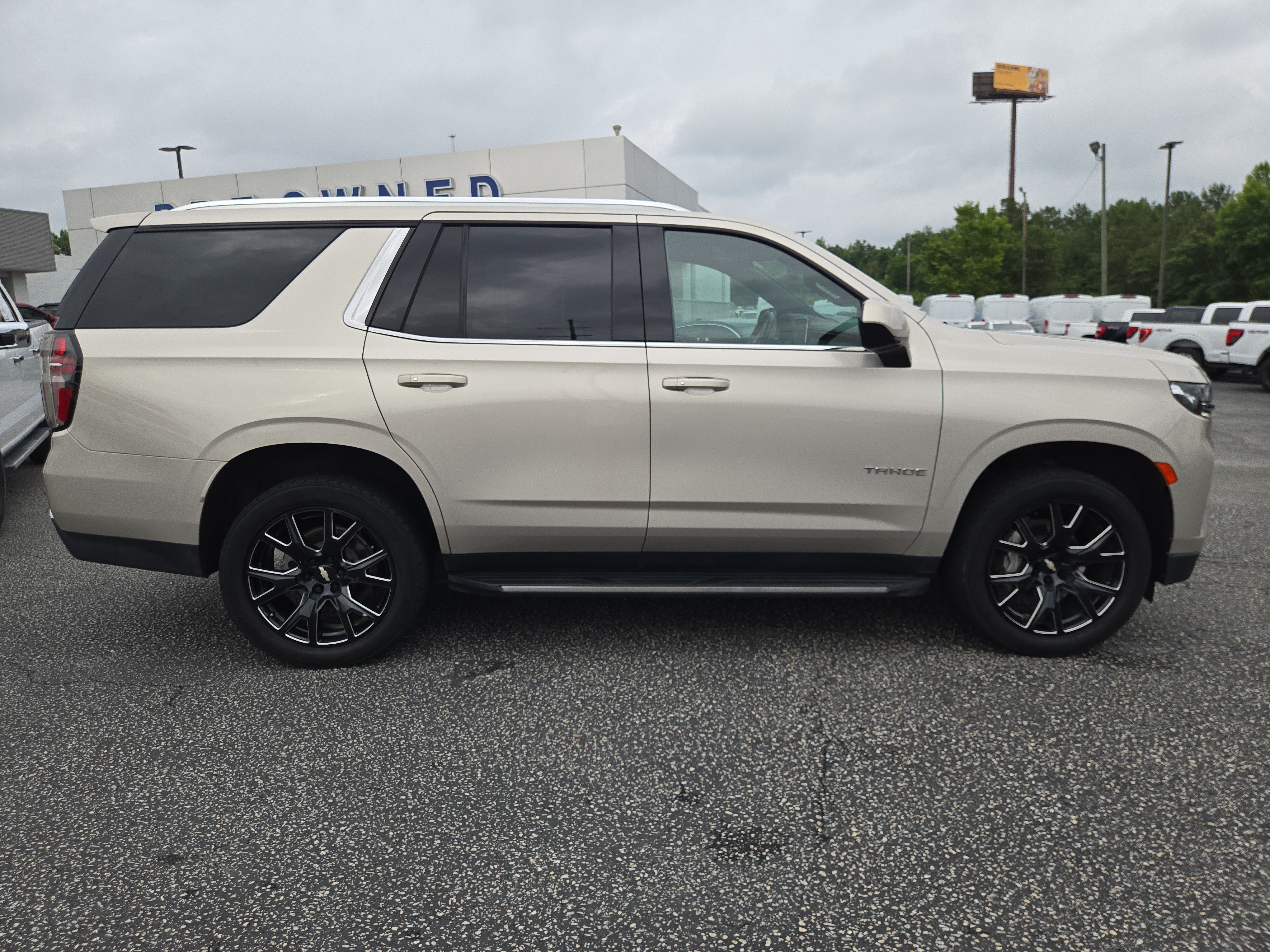Used 2021 Chevrolet Tahoe LT w/ Rear Media and Nav Package RWD image 6