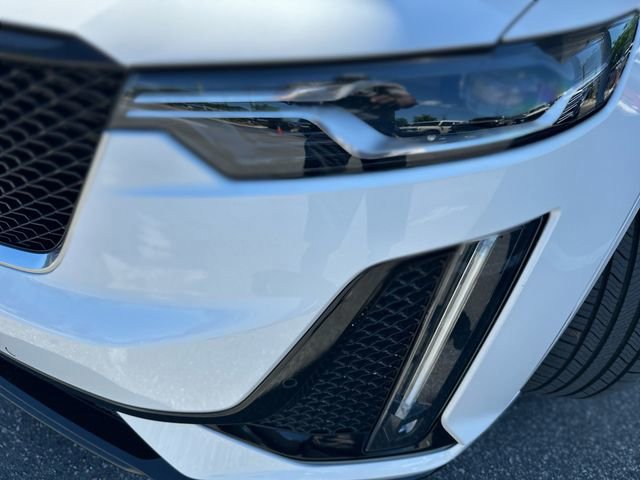 Used 2021 Cadillac XT6 Sport w/ LPO, ONYX Package AWD/4WD image 9