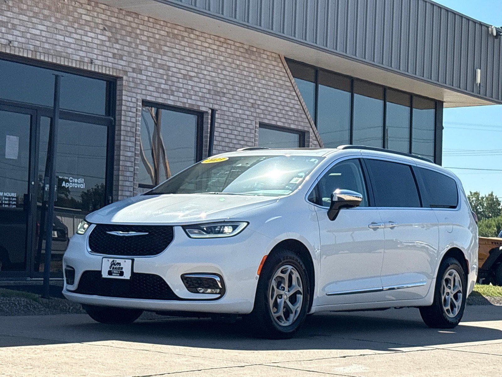 Used 2023 Chrysler Pacifica Limited