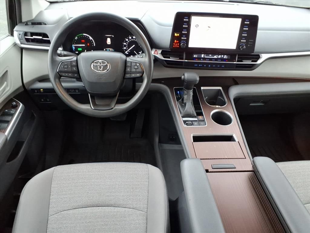 Used 2022 Toyota Sienna LE image 9