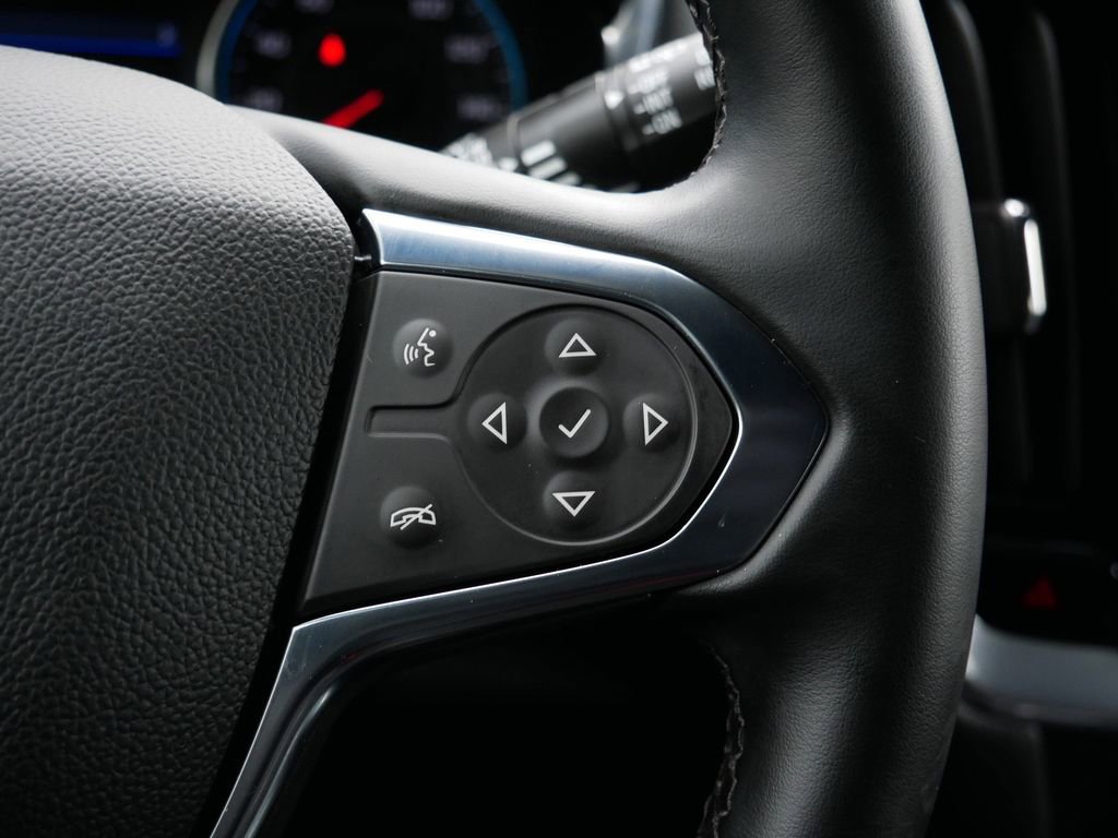 Used 2023 Chevrolet Traverse LT image 20