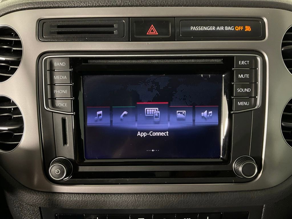 Used 2017 Volkswagen Tiguan S image 21