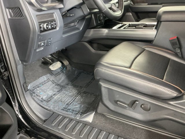 Certified 2025 Ford F350 Lariat w/ Black Appearance Package image 17