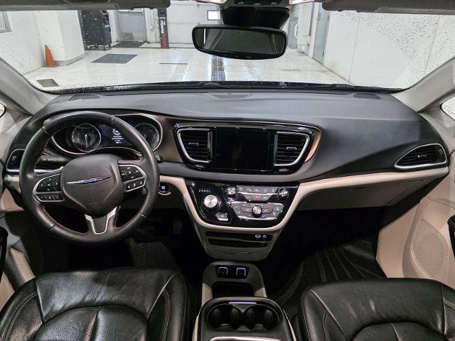 Used 2018 Chrysler Pacifica Touring-L Plus w/ Advanced Safetytec Group FWD image 29