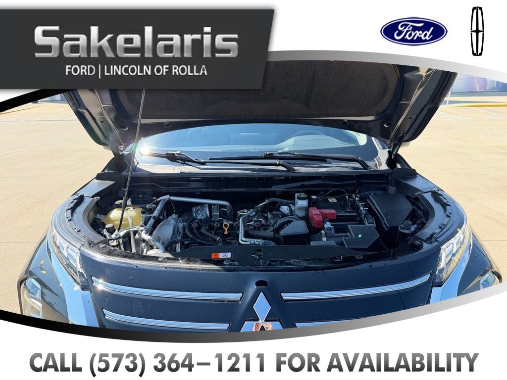 Used 2025 Mitsubishi Outlander AWD image 45