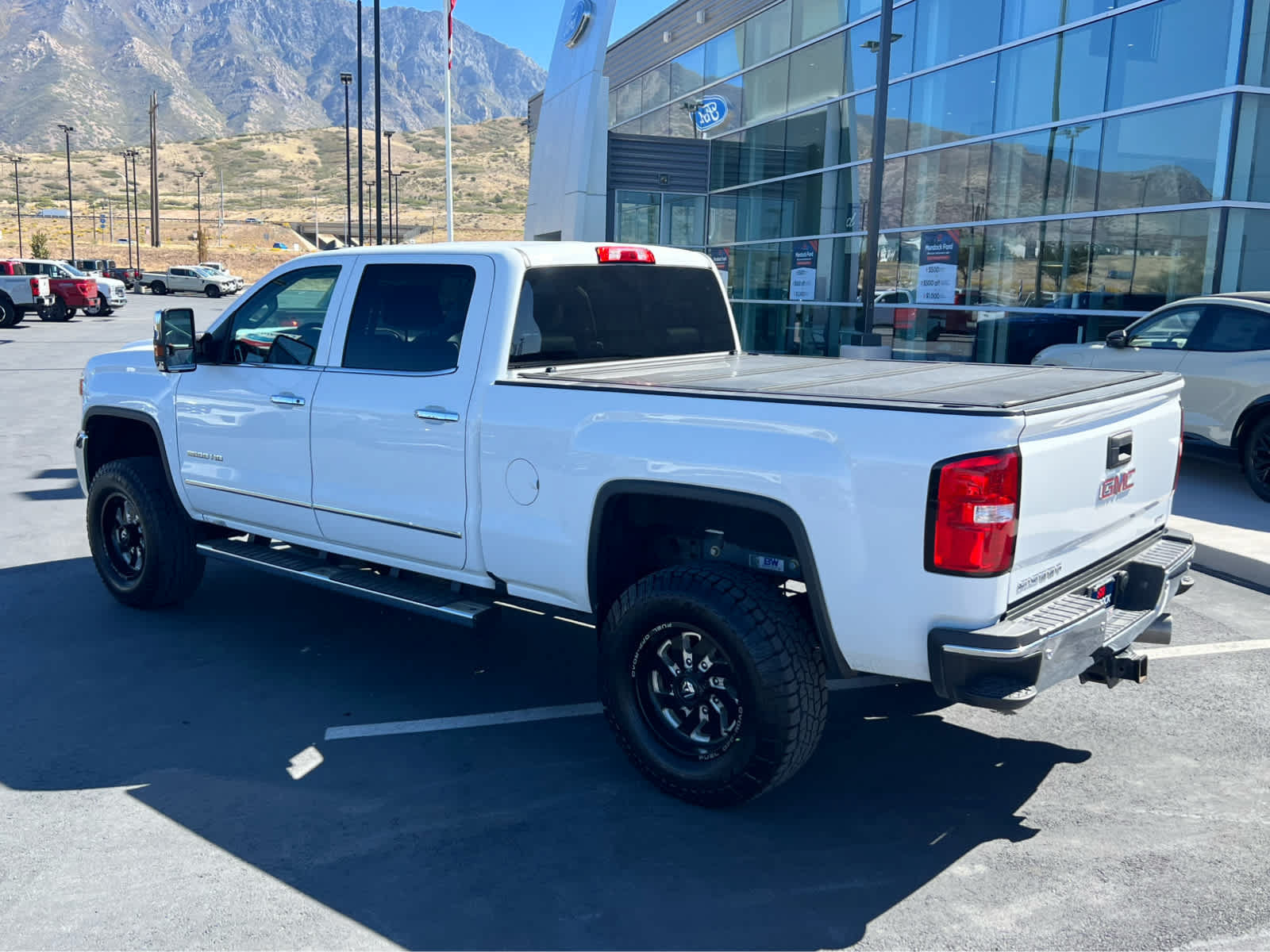 Used 2018 GMC Sierra 2500 SLT w/ Duramax Plus Package AWD/4WD image 12