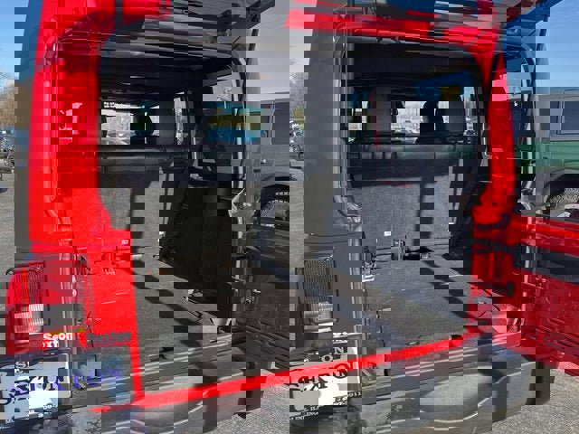 Used 2017 Jeep Wrangler Unlimited Rubicon w/ Connectivity Group image 17