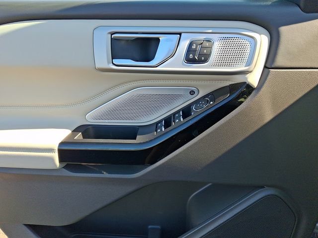 Certified 2023 Ford Explorer Platinum w/ Technology Package AWD/4WD image 12