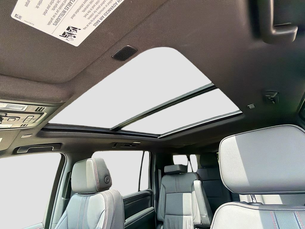 Used 2023 Chevrolet Suburban RST w/ Luxury Package AWD/4WD image 25